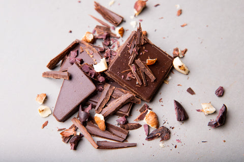 OldeMark Bio vegane Schokolade mit 50% Kakaoanteil und Haselnussmus offene Schokoladentafel